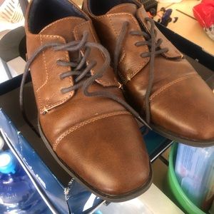 Boys brown dress shoes 3.5